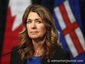 Premier Danielle Smith caught by tears during forum on Alberta referendum, grievances with Ottawa