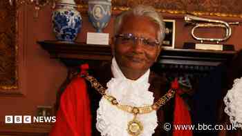Councillor still in post despite resignation announcement