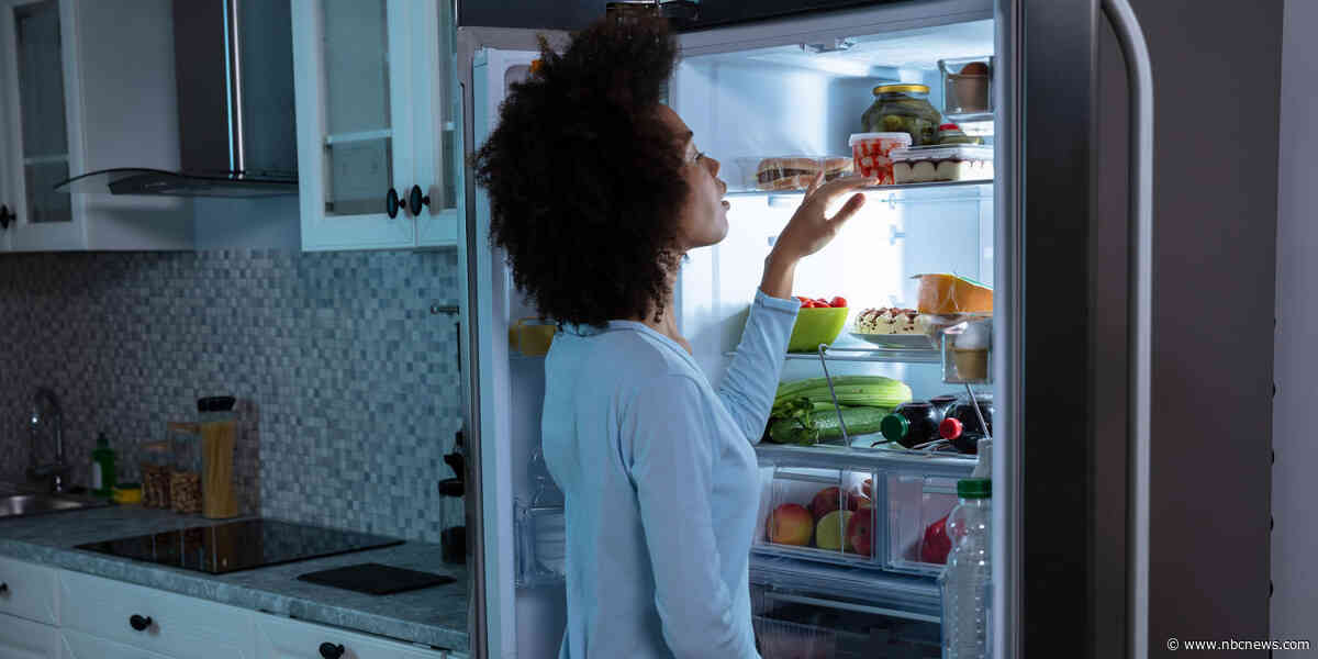 How long does your food last in the fridge during a power outage? Experts explain