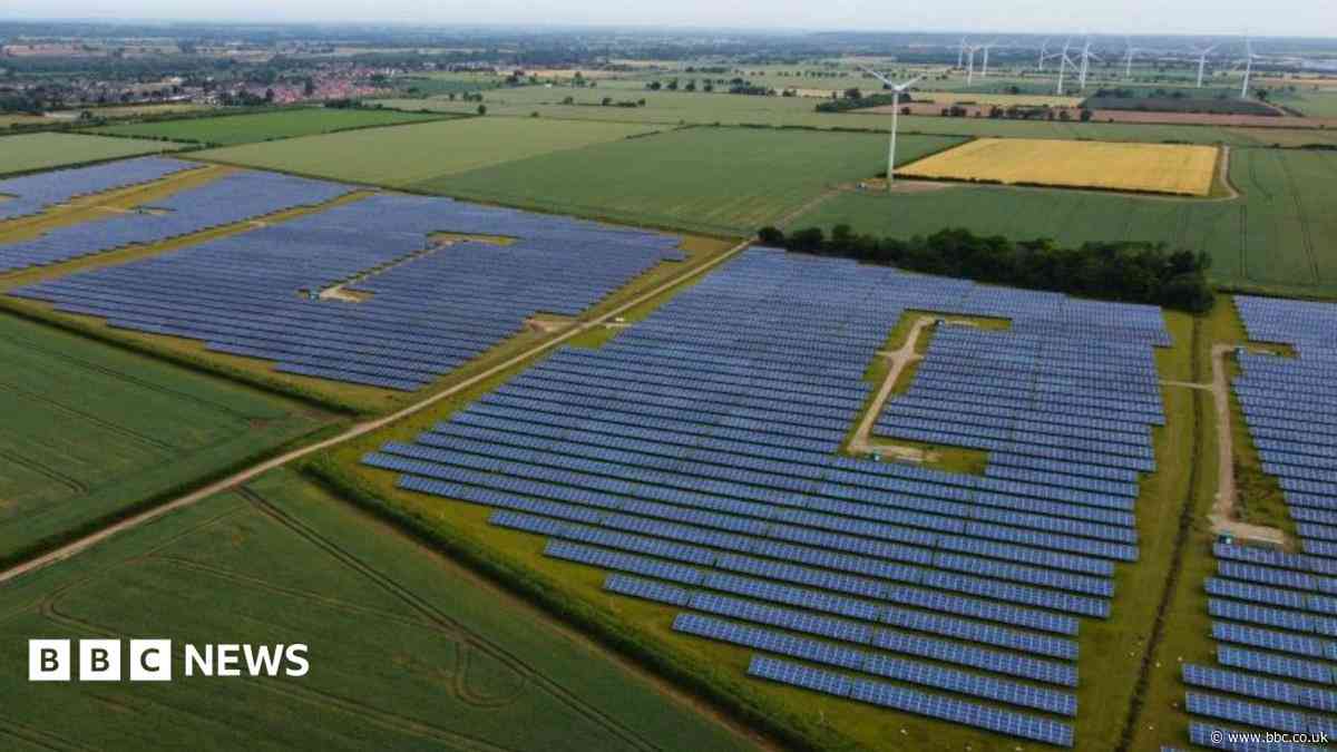 Solar farm to be built near M4 despite concerns