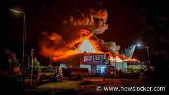 Grote uitslaande brand met veel rookontwikkeling bij bowlingcentrum Leeuwarden: NL-Alert verstuurd