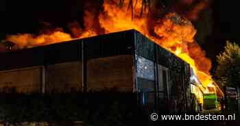 Grote brand in bowlingcentrum Leeuwarden, meerdere NL-Alerts verstuurd vanwege rook