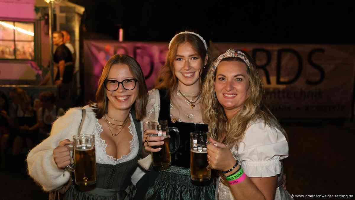 Sause mit Dirndl und Lederhose – die 209 fröhlichsten Fotos von der Barumer Wiesn
