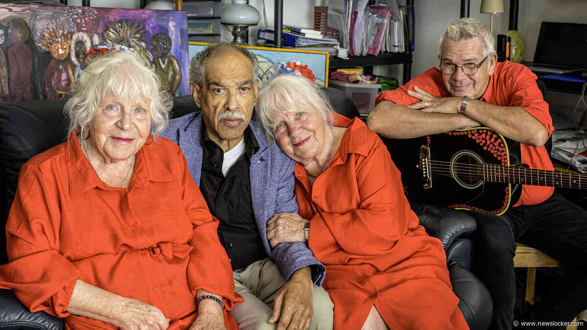 Beroemde Wallenzussen Fokkens (83) geven zich bloot in nieuwe film Klaar is Kees: ’Mensen denken vaak dat het alleen om de seks draaide’