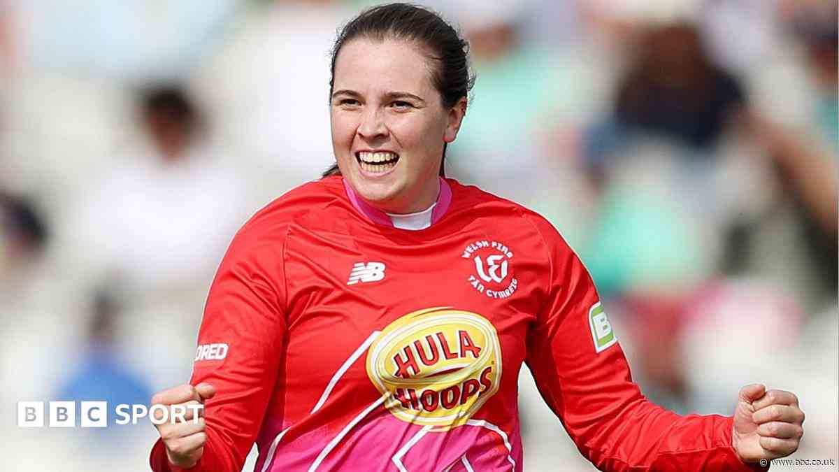 Glamorgan sign England off-spinner Davis