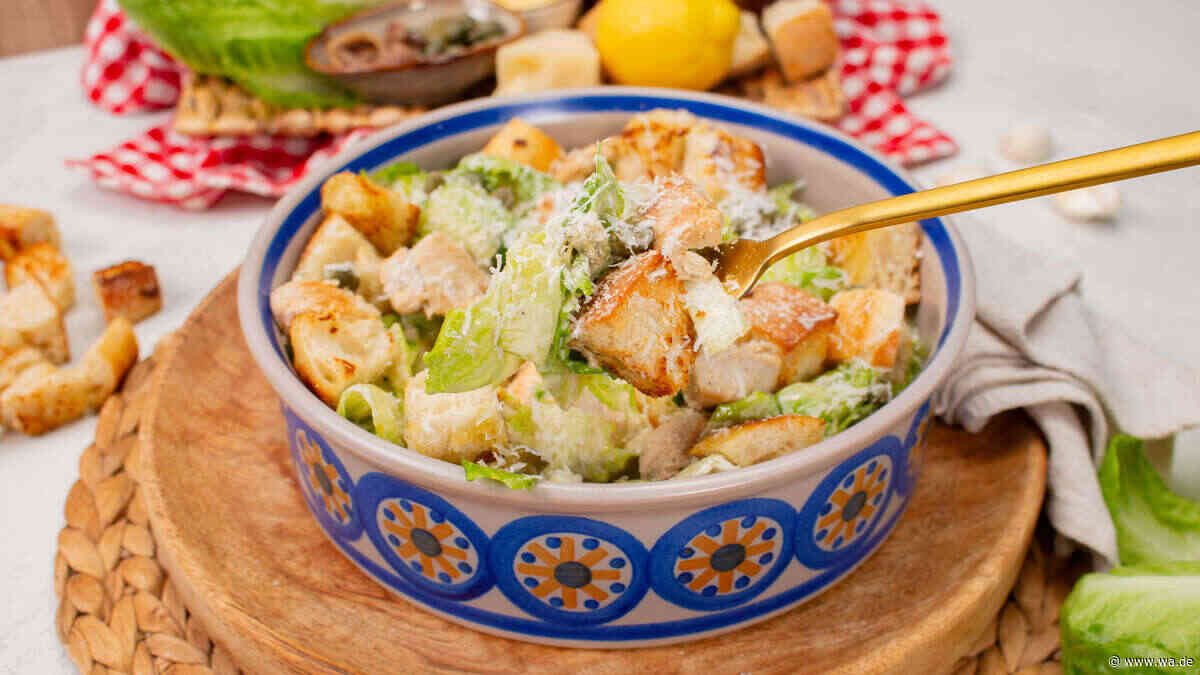 Salat mit saftigem Hähnchen: So einfach peppt Starkoch Jamie Oliver das Klassiker-Rezept auf