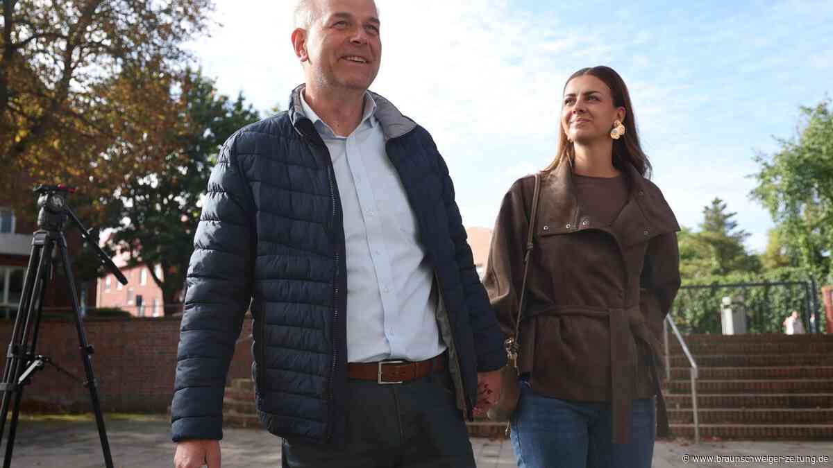 1,3 Millionen Menschen dürfen die Urnen – AfD-Kandidat Holm gibt Stimme ab