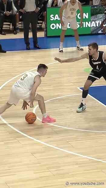 The hand speed is insane 🤯 #BasketballCL