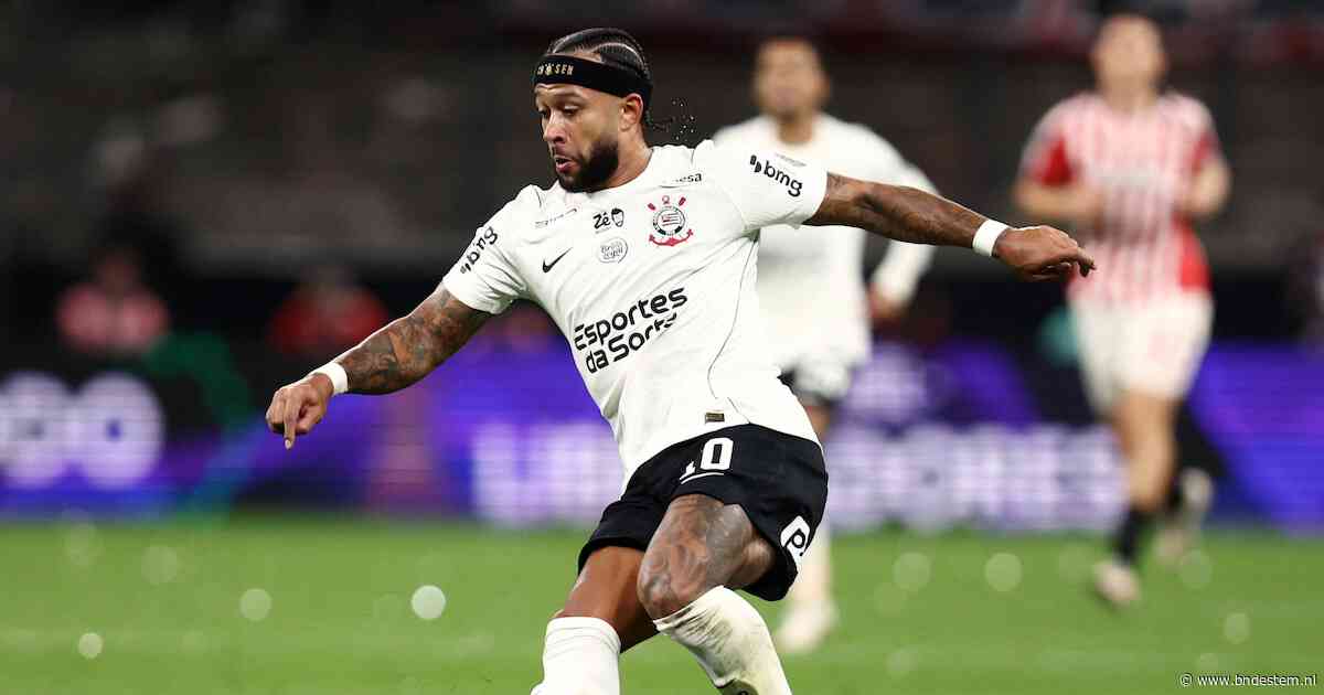 Memphis Depay kapot van gemiste penalty: ‘Ik wil mijn excuses aanbieden aan de fans’