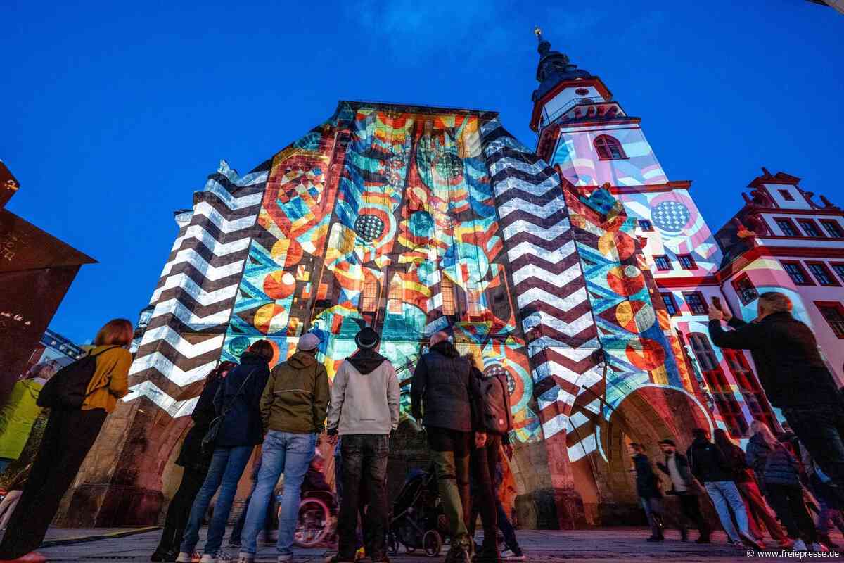 „Light our Vision“ in Chemnitz: So viele Menschen kamen zur Lichtkunst