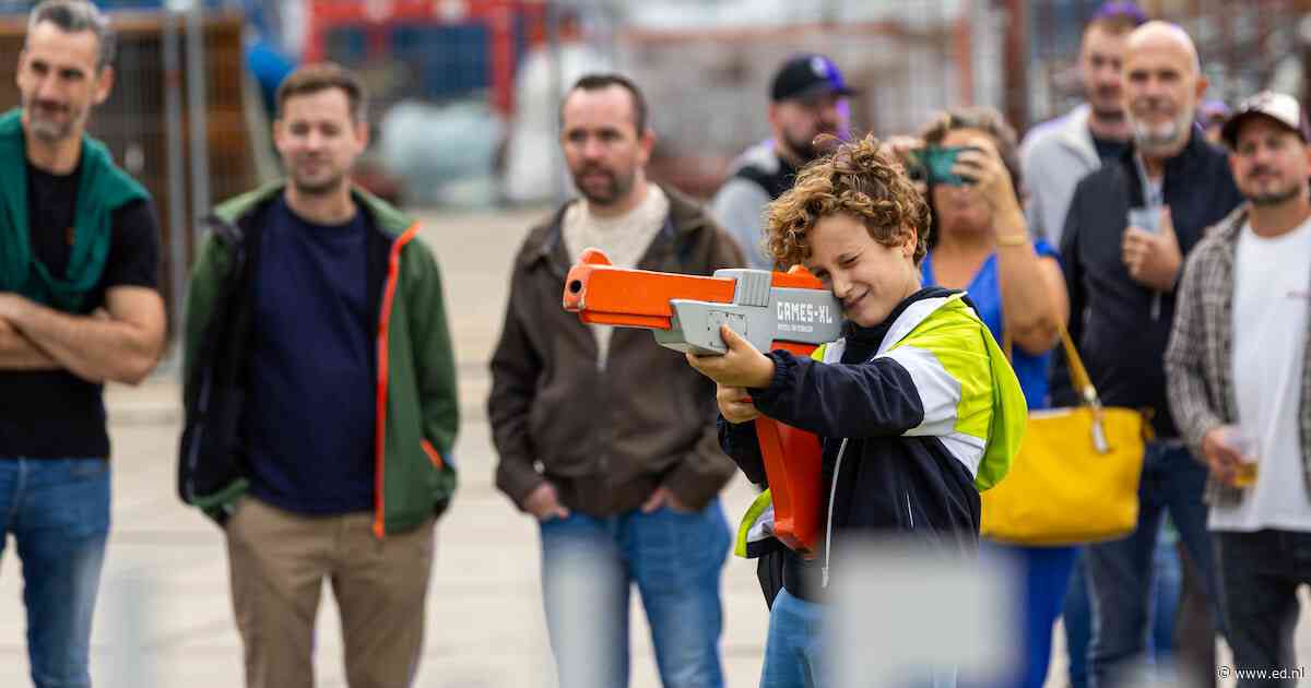 K3 in een roze volwassen jasje en schieten op een eend: Strijp-S trekt alles uit de kast