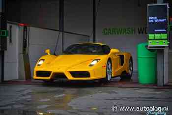 Uniek: een gele Ferrari Enzo duikt op bij de carwash