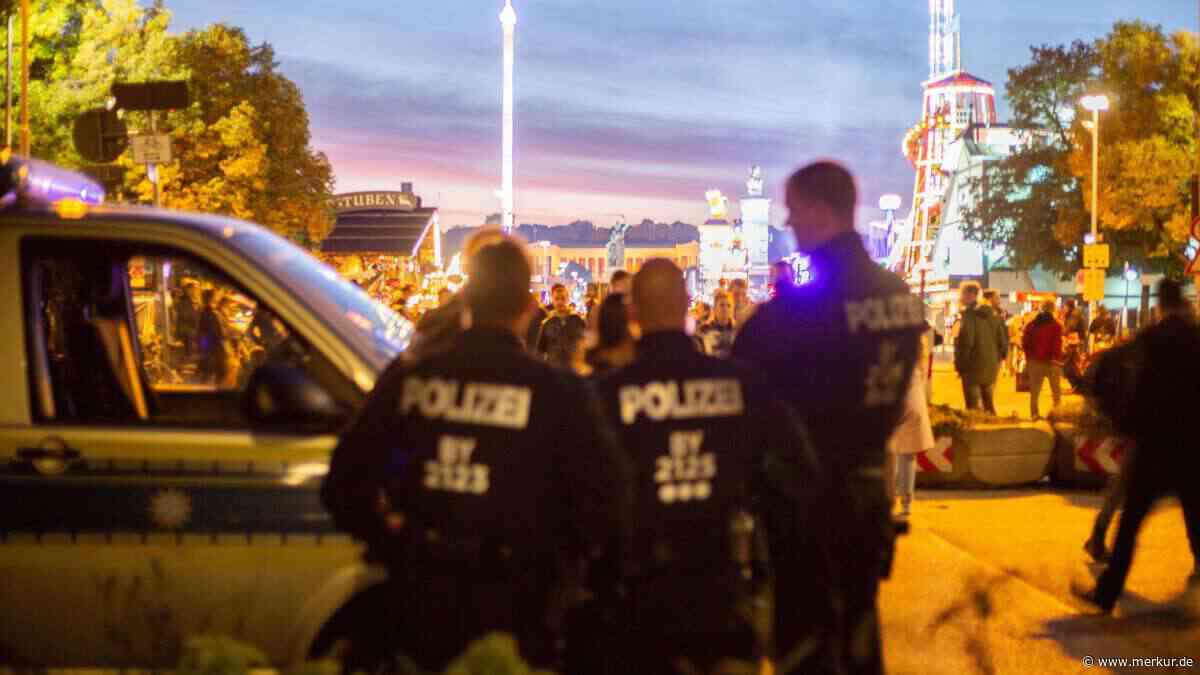 Sexuelle Belästigung im Wiesn-Festzelt: Mann entblößt sich vor Frauen, Polizei nimmt ihn fest