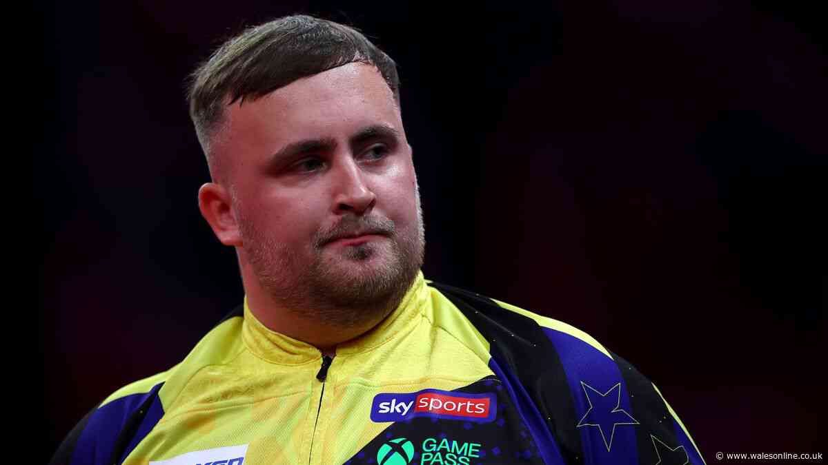 Luke Littler issues threat as darts referee forced to step in after crowd incident