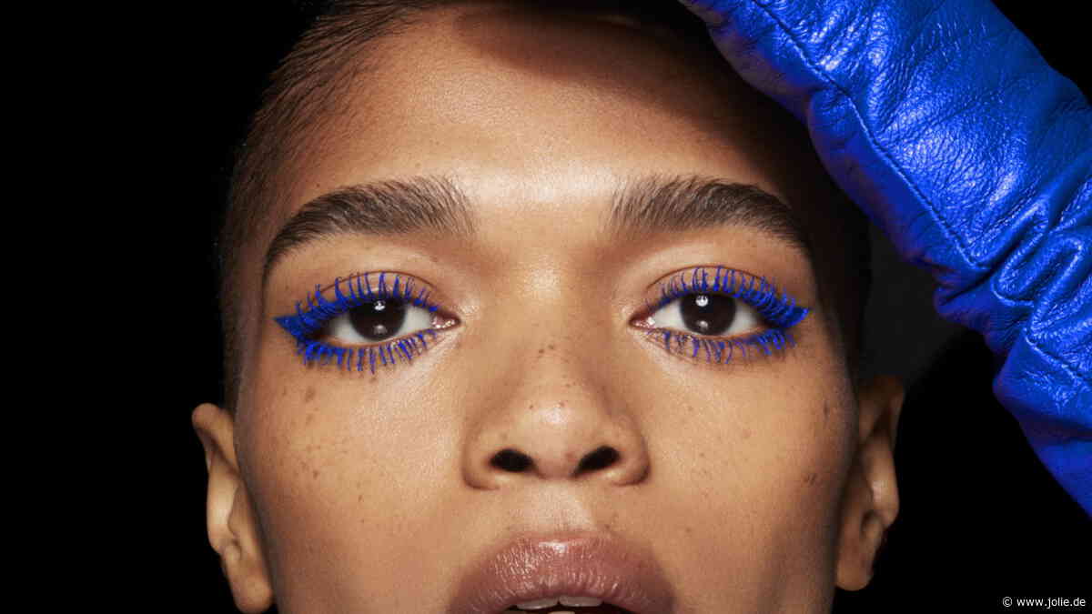 Statt Schwarz: Wenn du braune Augen hast, solltest du DIESE trendy Mascara-Farbe tragen