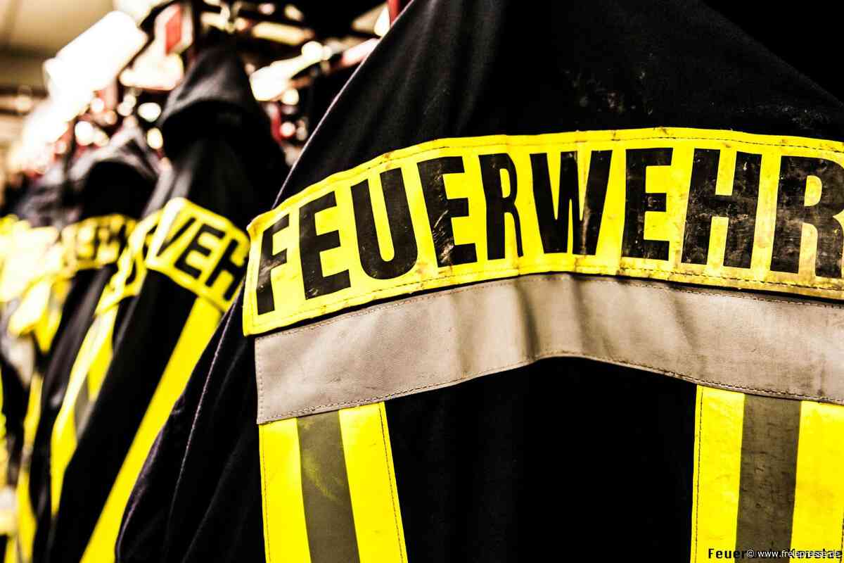 Schrott-Container steht im Oberen Vogtland in Flammen