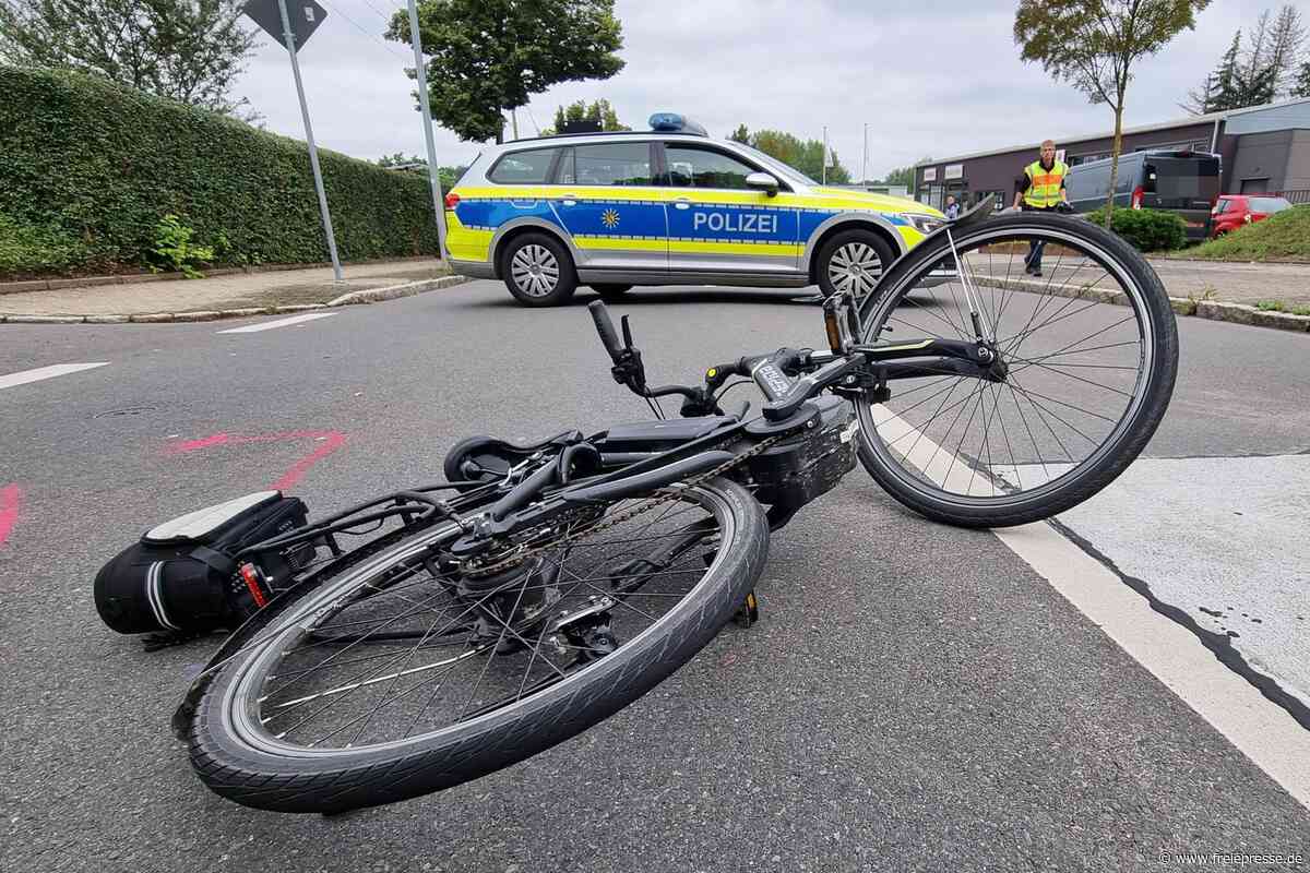 Vogtland: Autofahrerin bringt Radfahrer zu Sturz