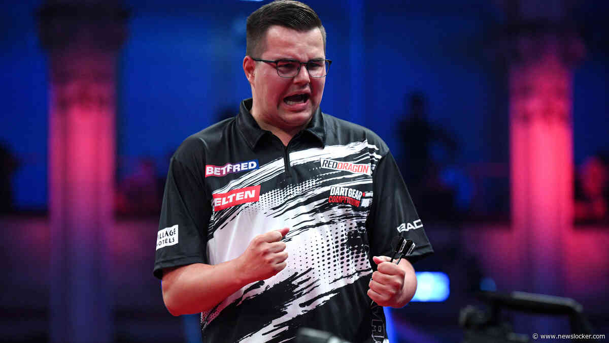 Gian van Veen zegeviert tegen Dirk van Duijvenbode en bereikt laatste vier World Series of Darts
