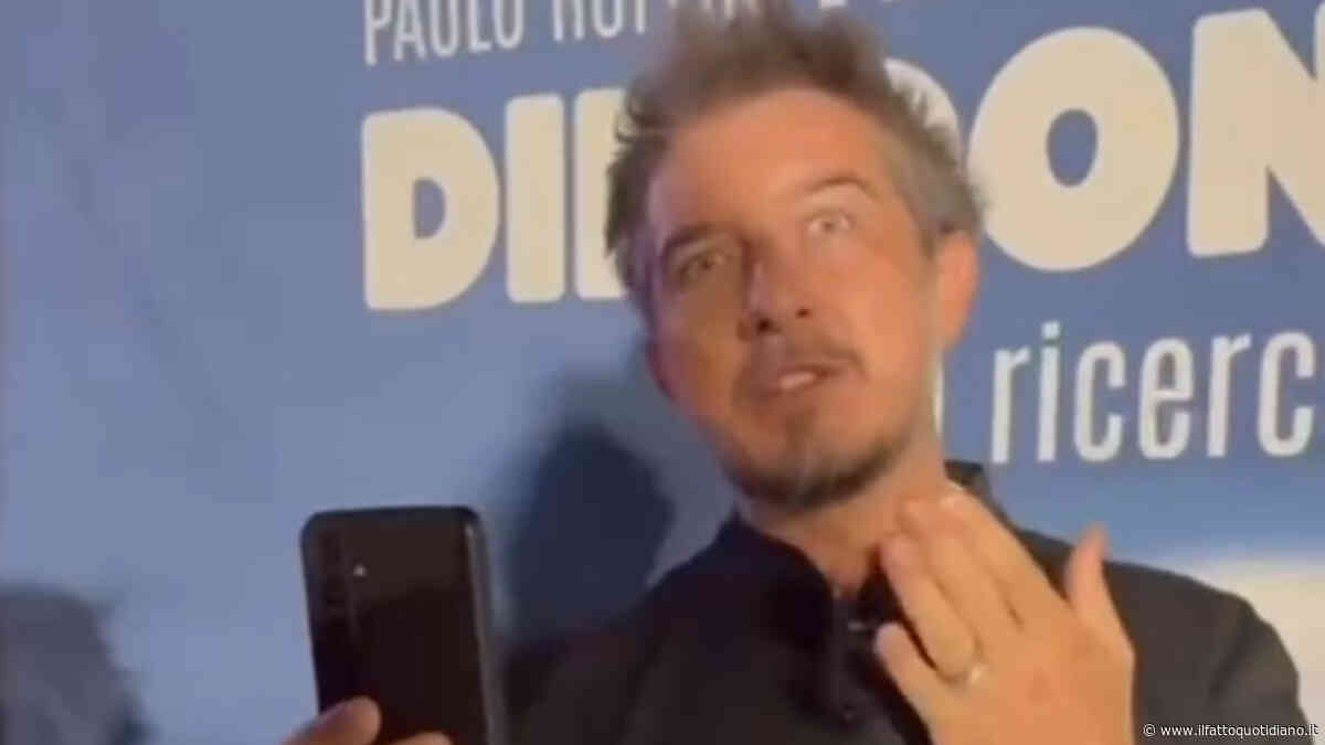 “Io di mestiere faccio il coglione, tu di mestiere fai il pezzo di me***. Ti becchiamo”: Paolo Ruffini risponde con un video al truffatore che ha sottratto 4000 euro a una fan fingendosi lui
