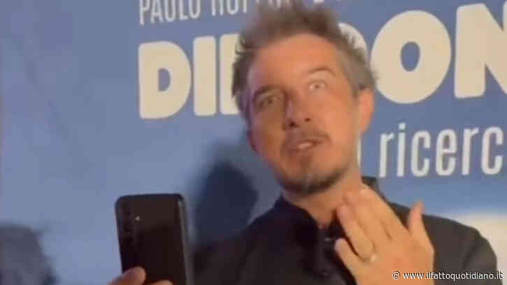 “Io di mestiere faccio il coglione, tu di mestiere fai il pezzo di me***. Ti becchiamo”: Paolo Ruffini risponde con un video al truffatore che ha sottratto 4000 euro a una fan fingendosi lui