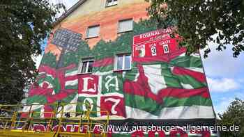 Verrücktes FCA-Graffiti: Augsburger Fußballfan lässt Haus bunt anmalen