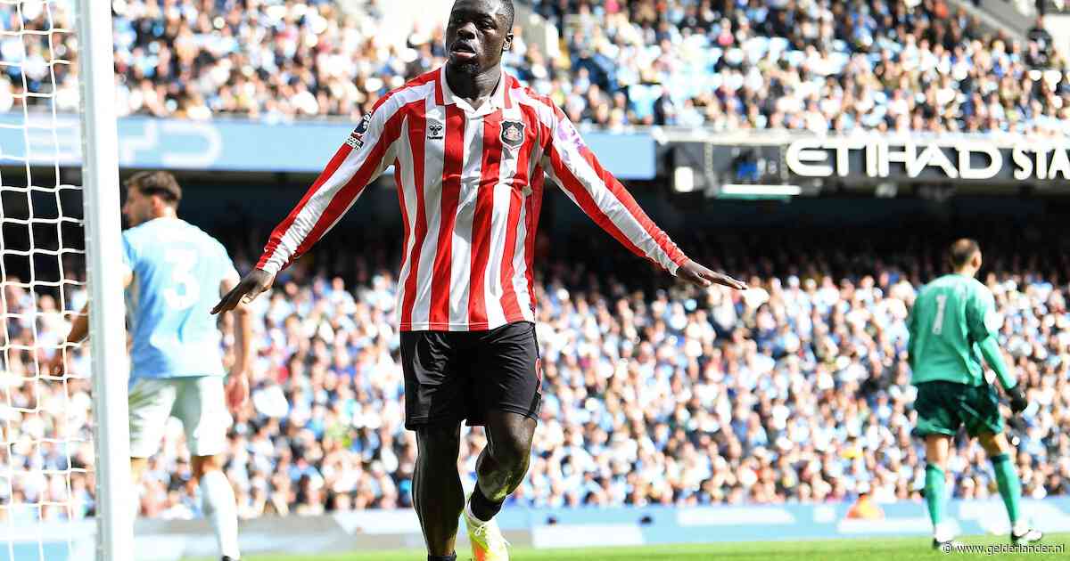 Brian Brobbey maakt er twee voor Sunderland tegen Manchester City