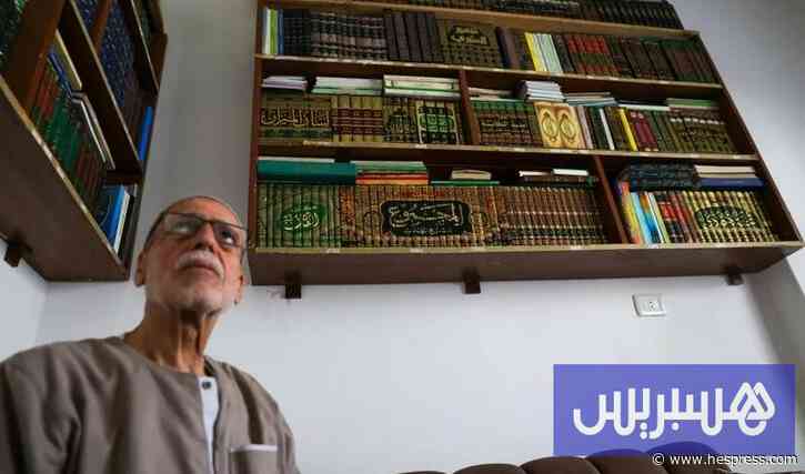 بعد 14 عاما .. سوري يهدم جدارا ويستعيد مكتبته المخفية