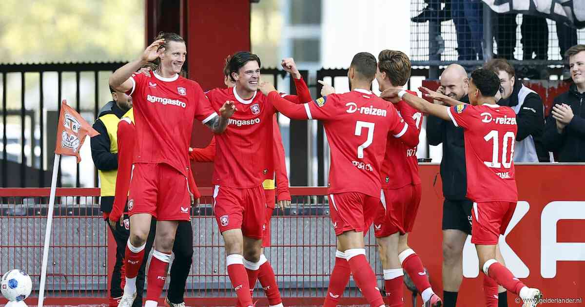 FC Twente draait het in slotfase helemaal om tegen PSV: Weghorst en Weidmann brengen Grolsch Veste in extase