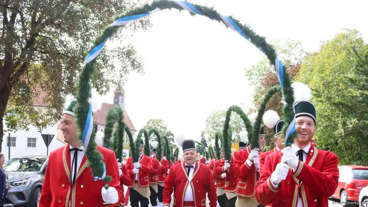 Bei bestem Wetter in Moosburg: Ein Herbstschau-Umzug im Eiltempo