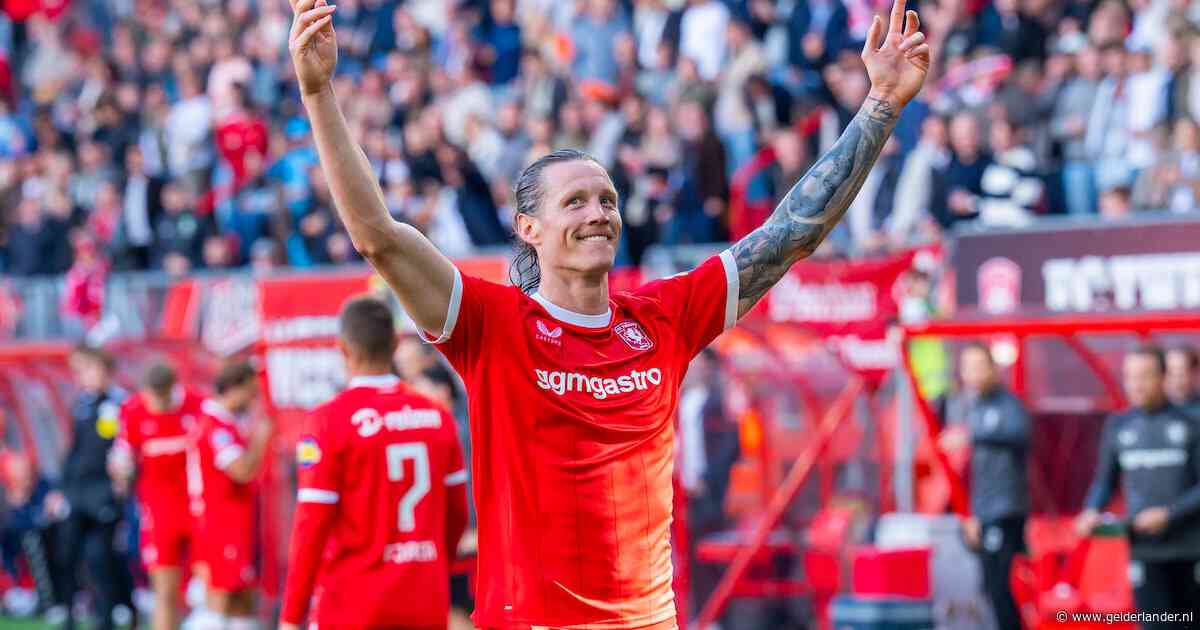 Spektakel in Enschede: FC Twente bezorgt PSV eerste nederlaag