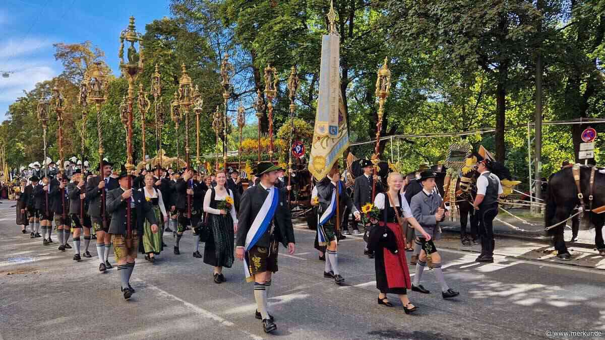 Ältestes Exemplar aus dem Jahr 1666: Kolpingsfamilie zeigt beim Oktoberfest historische Zunftstangen