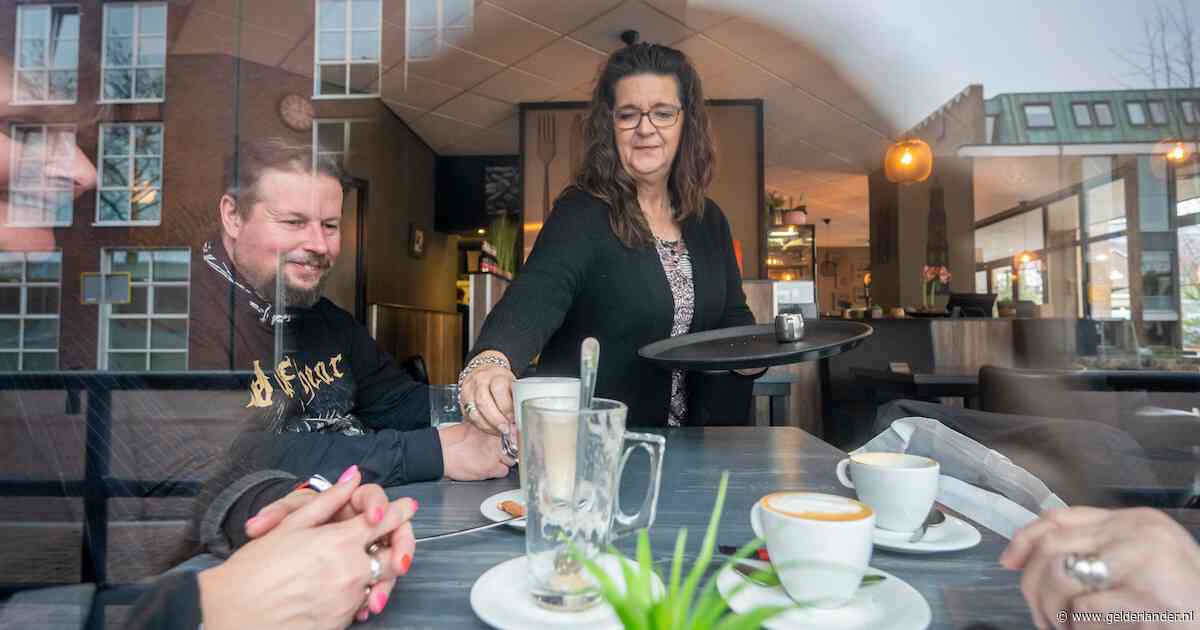 Carla (61) krijgt haar lunchroom maar niet verkocht en zakt 26.000 euro in prijs