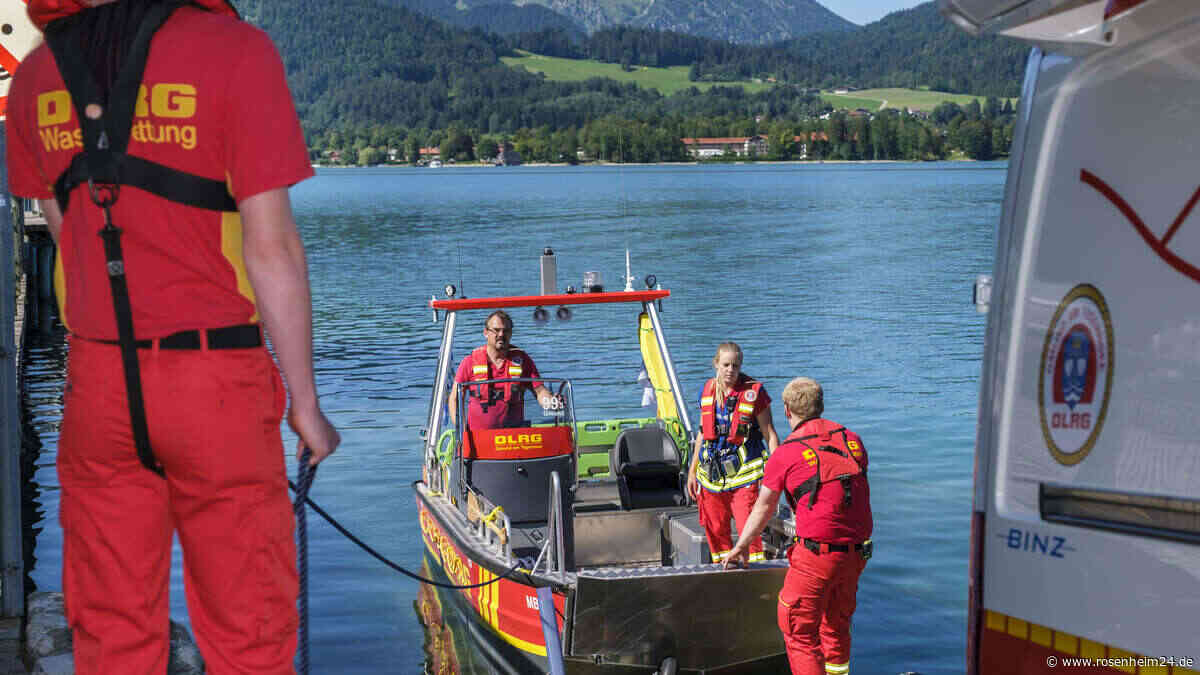 Taucher (63) verschwindet in Badesee in Oberbayern plötzlich in 40 Meter Tiefe – Großeinsatz