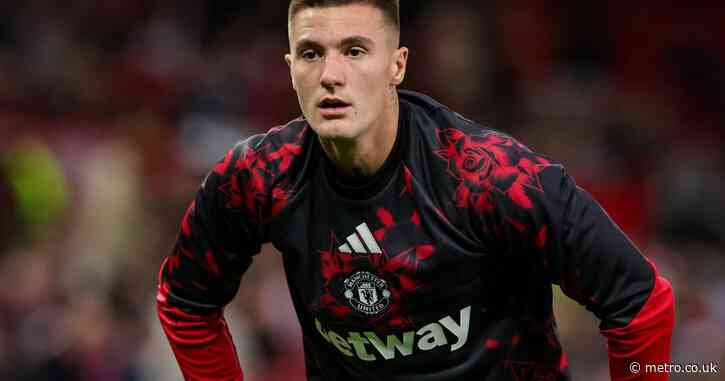 Michael Carrick gives Benjamin Sesko injury update after missing Man Utd vs Fulham