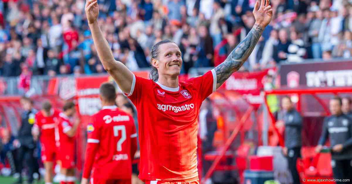Weghorst helpt FC Twente aan zege op PSV, AZ neemt koppositie over en Feyenoord is lachende derde