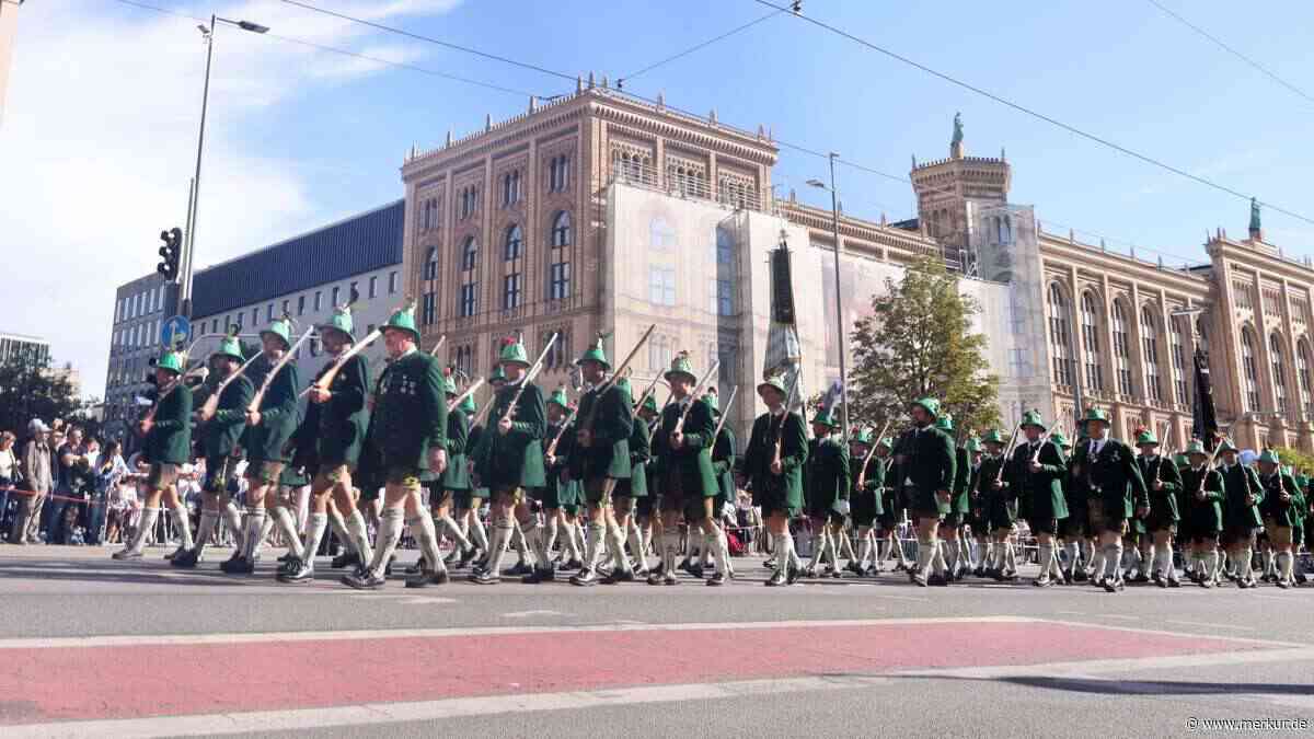 Sieben Kilometer, 104 Schritte pro Minute: Schützen aus dem Tölzer Land begleiten Söders Kutsche zur Wiesn