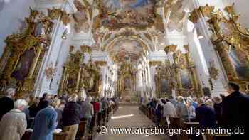 Zum Patrozinium ist die Heilig-Kreuz-Kirche voll besetzt