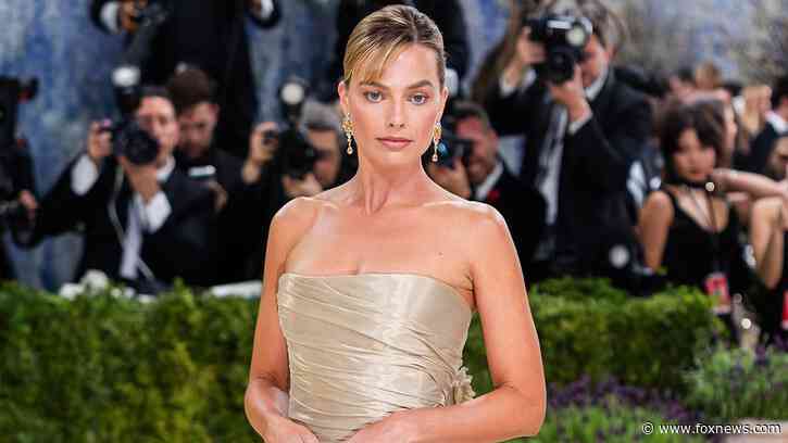 Margot Robbie turns heads in blue bikini on set of new 'Ocean's Eleven' prequel