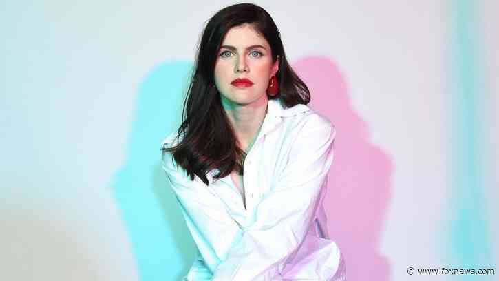 Alexandra Daddario stuns in gingham bikini months after split from husband Andrew Form