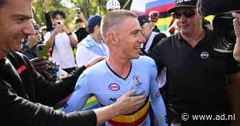 Indrukwekkende Remco Evenepoel schrijft in Montréal geschiedenis met vierde wereldtitel op rij