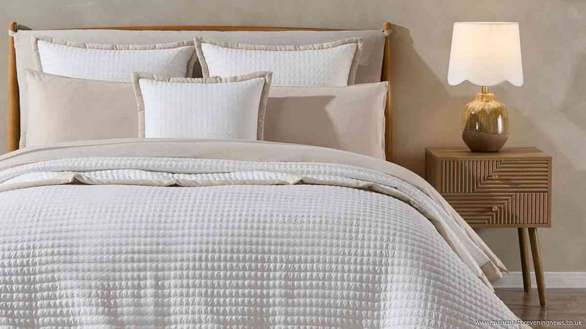 Dusk shoppers race to buy reduced quilt bedspread that's 'huge and luxurious'