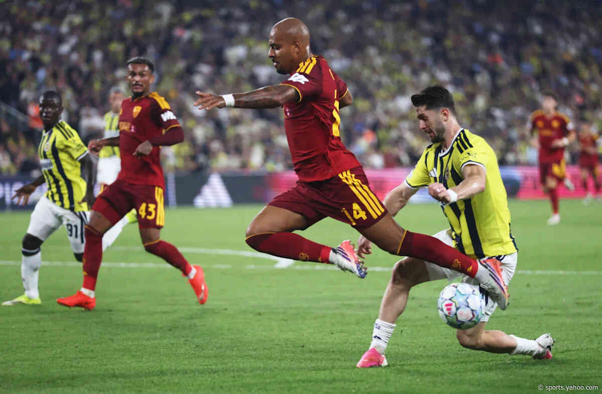 Malen withdraws from Netherlands squad after Roma injury scare
