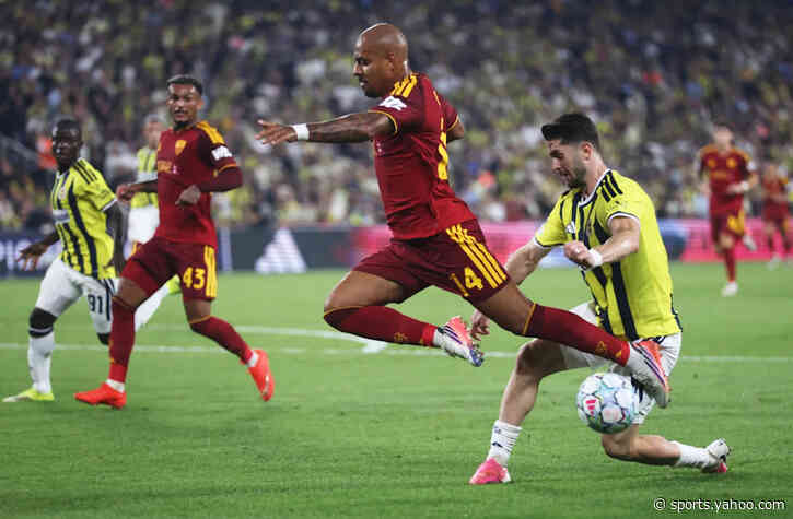 Malen withdraws from Netherlands squad after Roma injury scare