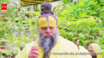Premanand ji Maharaj asks us to hold onto the Divine, as part of ourself not as something outside; path becomes clear with time
