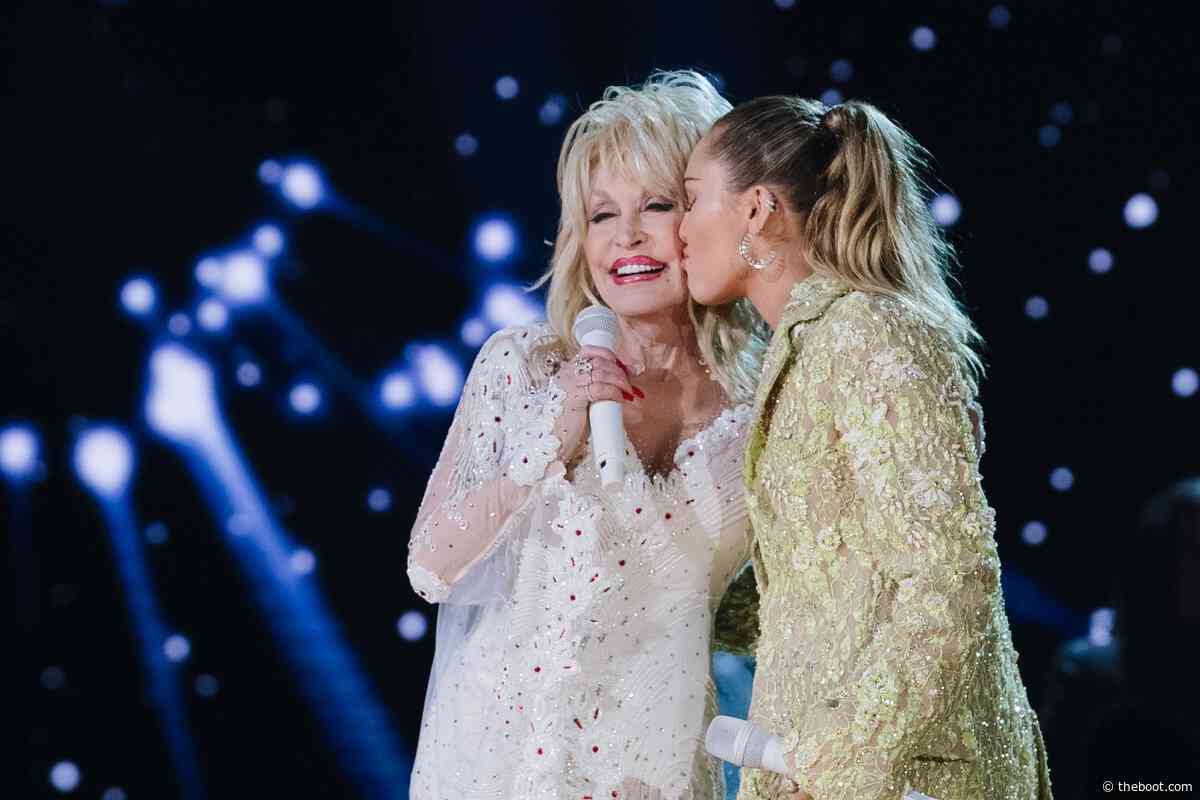 What Dolly Parton Told Miley Cyrus After She Cried Onstage