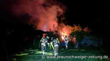 Gartenhütten brennen in Gifhorn – Zeugen melden Explosionsgeräusche