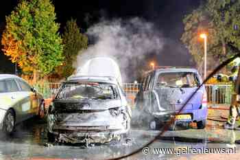 Twee auto’s uitgebrand, derde voertuig beschadigd