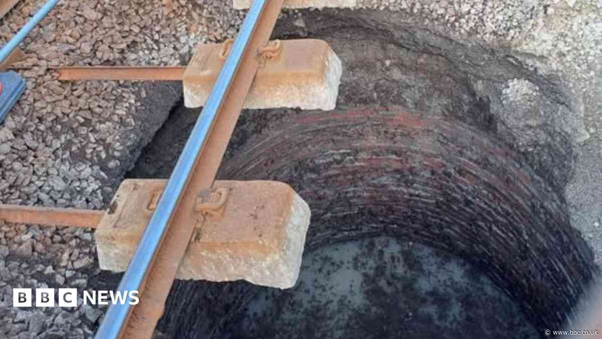 Well discovered under tram tracks causes delays
