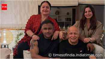 Mahesh's birthday: cosy bash with Soni and kids; Alia, Ranbir miss snaps