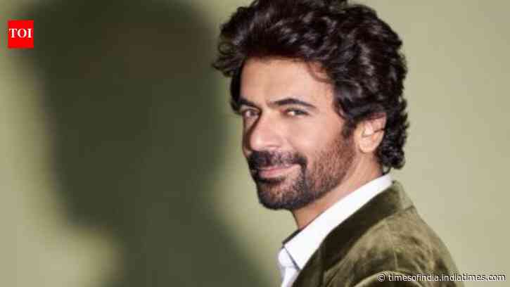 Inside Sunil Grover's Home: murals, mezzanine and theatre; Sachin jersey adds charm